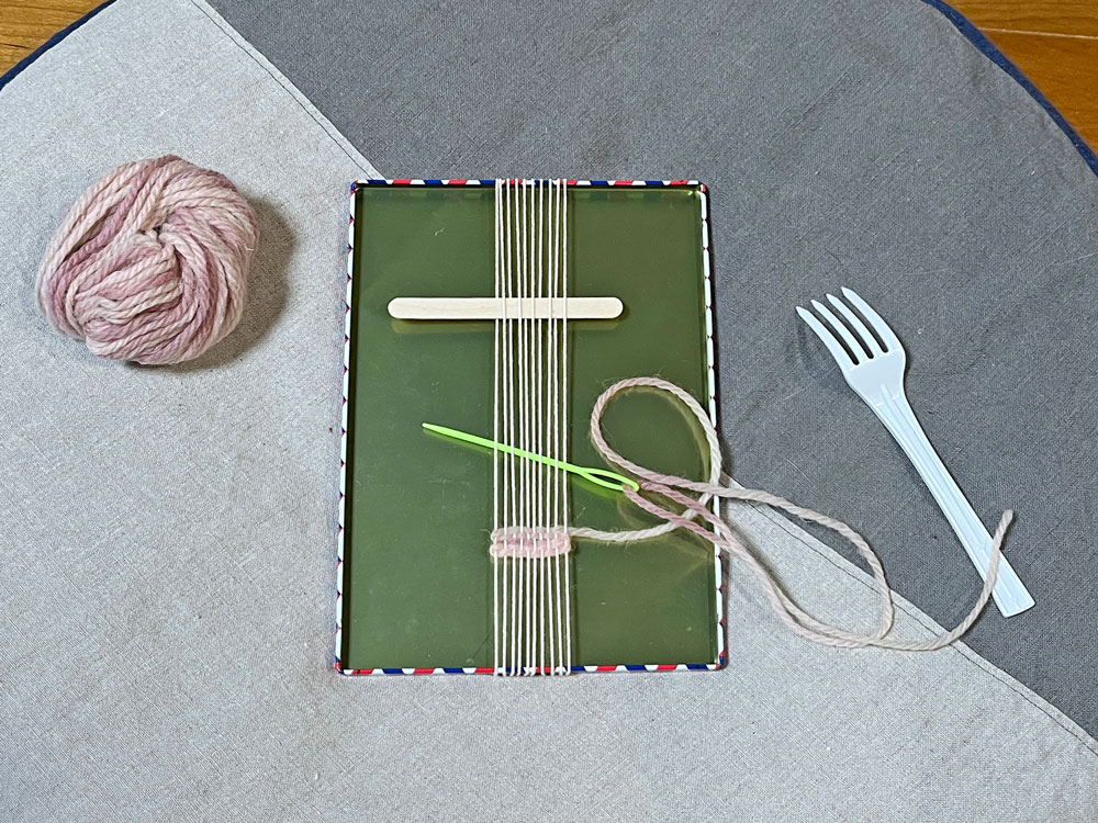 空き箱で手織り