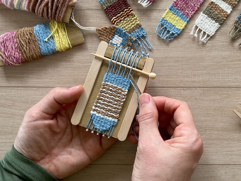 手のひらミニ織り機